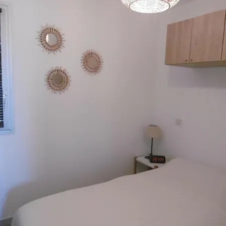 Charmant 2 Pieces De 30M², Loggia Sud, Parking A Sete, Vue Mer - Fr-1-472-144 * Sète
